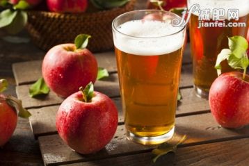 威士忌,含酒精飲料,蘋果,秋天,啤酒_gic13466526_Hard Apple Cider Ale_創意圖片_Getty Images China