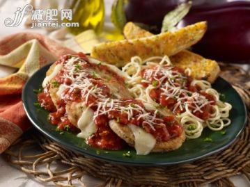 食品,室內,餐巾,晚餐,意大利面_137490906_Eggplant Parmesan and Pasta Dinner_創意圖片_Getty Images China