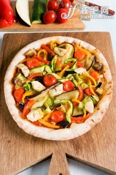 比薩餅,蔬菜,健康生活方式,案板,攝影_562332415_Vegetarian pizza_創意圖片_Getty Images China