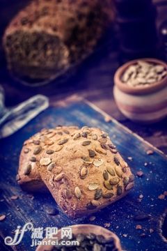 食品,麵包,麵包店,種子,烘焙_522623119_Pumpkin Whole Grain Bread_創意圖片_Getty Images China