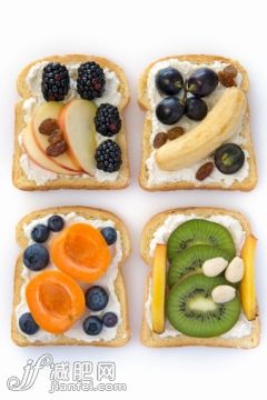 水果,健康生活方式,素食,瘦身,攝影_506706191_toast with mixed fruits on a white background_創意圖片_Getty Images China