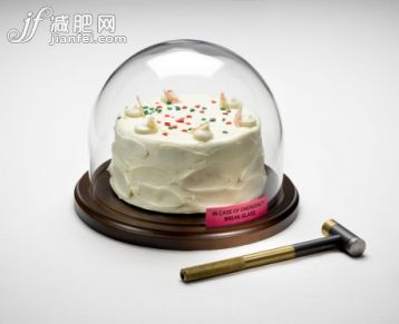 飲食,食品,錘子,影棚拍攝,蛋糕_137064553_Cake Under Glass WIth Hammer_創意圖片_Getty Images China