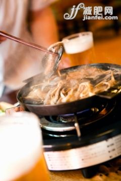 吸煙,蒸汽,人,飲食,鍋_152830991_Japan, Eel on hob grilled in restaurant, close-up_創意圖片_Getty Images China