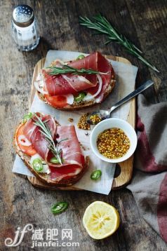 芥末,廚房,食品,桌子,肉_472078933_Bruschetta with ham_創意圖片_Getty Images China