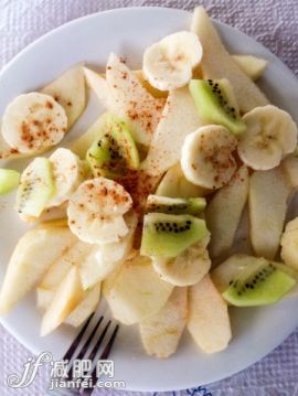 室內,叉,盤子,香蕉,奇異果-水果_494489169_Apple, banana and passion fruit salad_創意圖片_Getty Images China