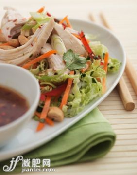 裝飾物,食品,餐具,影棚拍攝,室內_86015696_Asian Chicken Salad_創意圖片_Getty Images China