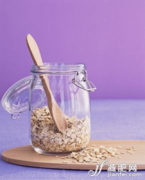 食品,廣口瓶,飲食,影棚拍攝,室內_89605832_Oats in jar with spoon_創意圖片_Getty Images China