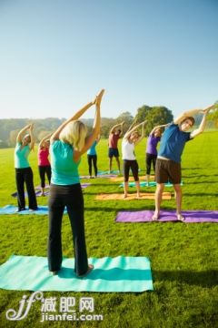 田地,太陽,人,活動,生活方式_143174501_Taking health in the right direction  - Yoga_創意圖片_Getty Images China