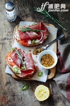 芥末,廚房,食品,桌子,肉_472078933_Bruschetta with ham_創意圖片_Getty Images China