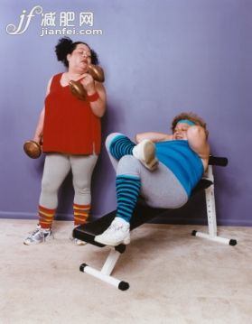 運動,舉重,塑身,仰臥起坐,攝影_6488-000184_Two Women Exercising_創意圖片_Getty Images China