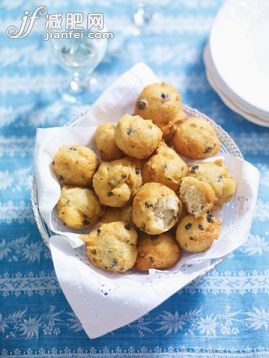 眼鏡,飲食,食品,室內,餐巾_562483661_Pittule pugliese, Puglian doughnuts containing capers and black olives_創意圖片_Getty Images China