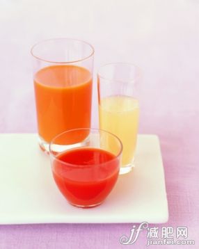 飲食,飲料,影棚拍攝,果汁,液體_89605805_Tomato , carrot and grapefruit juice_創意圖片_Getty Images China