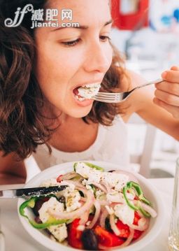 人,飲食,叉,午餐,沙拉_570122809_Pretty woman eating salad_創意圖片_Getty Images China