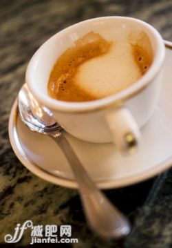 飲食,攝影,咖啡文化,_512932845_Cup of coffee on a bar in Italy_創意圖片_Getty Images China