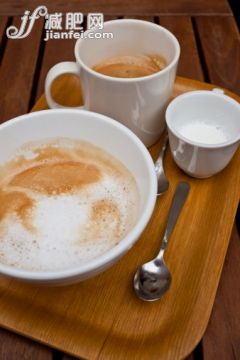 飲料,咖啡,卡布奇諾咖啡,咖啡店,攝影_504800575_Coffee and cappuccino_創意圖片_Getty Images China