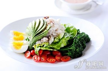 飲食,食品,桌子,海產,商務_558962151_Crab louie salad on restaurant table_創意圖片_Getty Images China