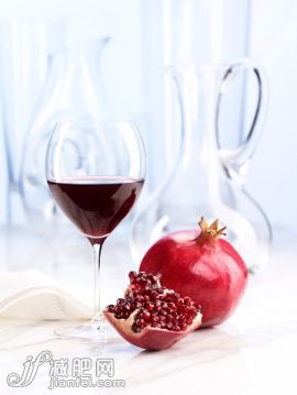 含酒精飲料,影棚拍攝,白晝,攝影,桌子_518348839_Pomegranate Wine_創意圖片_Getty Images China