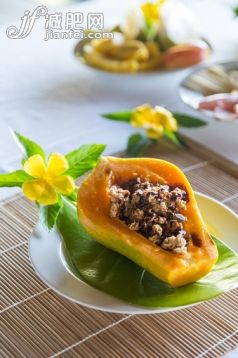 食品,旅遊目的地,盤子,早餐,吃_570285317_Breakfast with payapa with granola and chocolate_創意圖片_Getty Images China