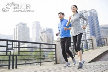 鍛鍊,運動,跑,快樂,健康生活方式_87a8684eb_中年夫婦在公園跑步健身_創意圖片_Getty Images China