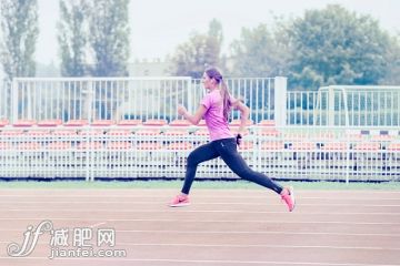 人,運動,戶外,20到24歲,運動鞋_532103885_Runners_創意圖片_Getty Images China