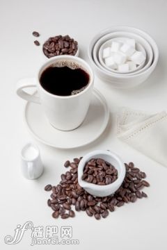 飲料,飲食,影棚拍攝,餐巾,碗_109495613_Still life of cup of coffee and coffee beans_創意圖片_Getty Images China