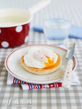 刀,食品,桌子,影棚拍攝,室內_505324029_Poached egg on muffin_創意圖片_Getty Images China