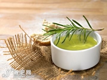 食品,室內,碗,草本,迷迭香_167766137_Olive oil_創意圖片_Getty Images China