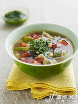 湯,蔬菜,健康生活方式,素食,攝影_569034661_Vegetable Soup Au Pistou_創意圖片_Getty Images China