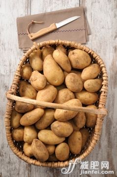 影棚拍攝,籃子,農作物,馬鈴薯,炊具刀_523171565_potato_創意圖片_Getty Images China