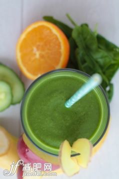 果汁,蔬菜,水果,香蕉,菠菜_558725023_Ginger and orange smoothie_創意圖片_Getty Images China