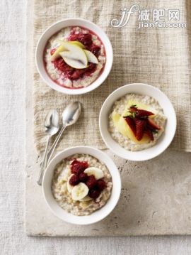 飲食,碗,早餐,水果,小吃_139832863_Porridge with sliced fruit_創意圖片_Getty Images China