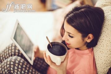 住宅內部,床,二件式睡衣,技術,室內_529967975_Morning coffee_創意圖片_Getty Images China