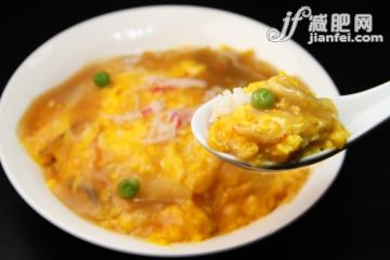 飲食,影棚拍攝,湯匙,盤子,碗_498161255_Tenshinhan (Crabmeat omelet bowl)_創意圖片_Getty Images China