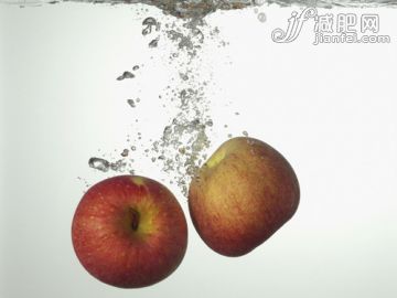 蘋果,泡泡,落下,水果,液體_gic10343343_Apples splashing in water_創意圖片_Getty Images China