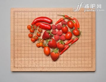 飲食,食品,影棚拍攝,形狀,紅色_163685230_Red fruit & veg arranged in a heart shape_創意圖片_Getty Images China