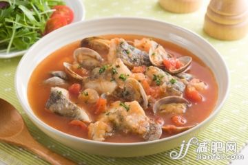 飲食,海產,影棚拍攝,湯匙,盤子_161135073_Seafood Tomato Soup_創意圖片_Getty Images China