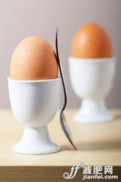 室內,湯匙,煮雞蛋,攝影,健康食物_477135301_soft-boiled egg_創意圖片_Getty Images China