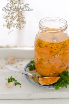 桌子,廣口瓶,室內,湯匙,窗戶_498484797_Marinated Sweet and Sour Pumpkin_創意圖片_Getty Images China