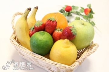 飲食,影棚拍攝,籃子,酸橙,蘋果_498163963_Basket of fruit_創意圖片_Getty Images China