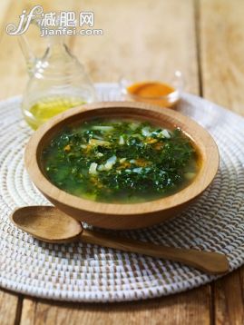 食品,桌子,室內,碗,湯_562483565_Caldo verde, Portuguese vegetable soup_創意圖片_Getty Images China