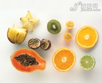 食品,影棚拍攝,室內,酸橙,白色_81992659_Tropical fruit including papaya, star fruit, orange, kiwi fruit, lime_創意圖片_Getty Images China