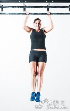 健康生活方式,鍛鍊,攝影,_557941271_Doing some pullups during crossfit excercise_創意圖片_Getty Images China