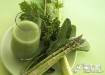 影棚拍攝,盤子,杯,綠色,蔬菜_94120404_Green juice_創意圖片_Getty Images China