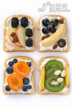 水果,健康生活方式,素食,瘦身,攝影_506706191_toast with mixed fruits on a white background_創意圖片_Getty Images China