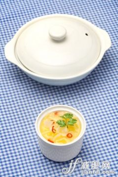 健康,健康生活方式,飲食,休閒,食品_192673e6b_放在木板上的湯_創意圖片_Getty Images China