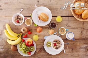 飲食,飲料,桌子,餐刀,湯匙_560126073_Breakfast on table_創意圖片_Getty Images China