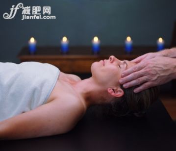 人,度假勝地,蠟燭,健康保健,室內_86077963_Woman receiving massage_創意圖片_Getty Images China