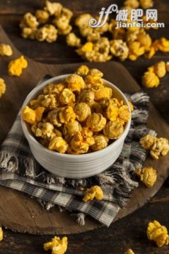 褐色,碗,黃油,焦糖,切達乾酪_gic13487006_Chicago Style Caramel and Cheese Popcorn_創意圖片_Getty Images China