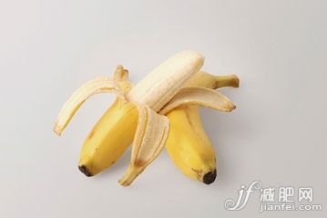 香蕉,食品,水果,外殼,無人_gic10344003_Peeled banana on white background_創意圖片_Getty Images China