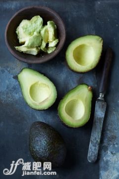 刀,飲食,食品,影棚拍攝,碗_476850175_Sliced, mashed and whole avocado_創意圖片_Getty Images China